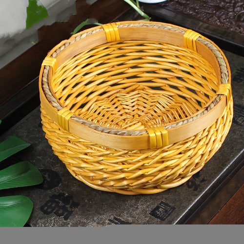 Cesta de ratán tejida, detalle del tejido