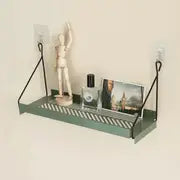 Estante flotante metálico decorativo con plantas y libros